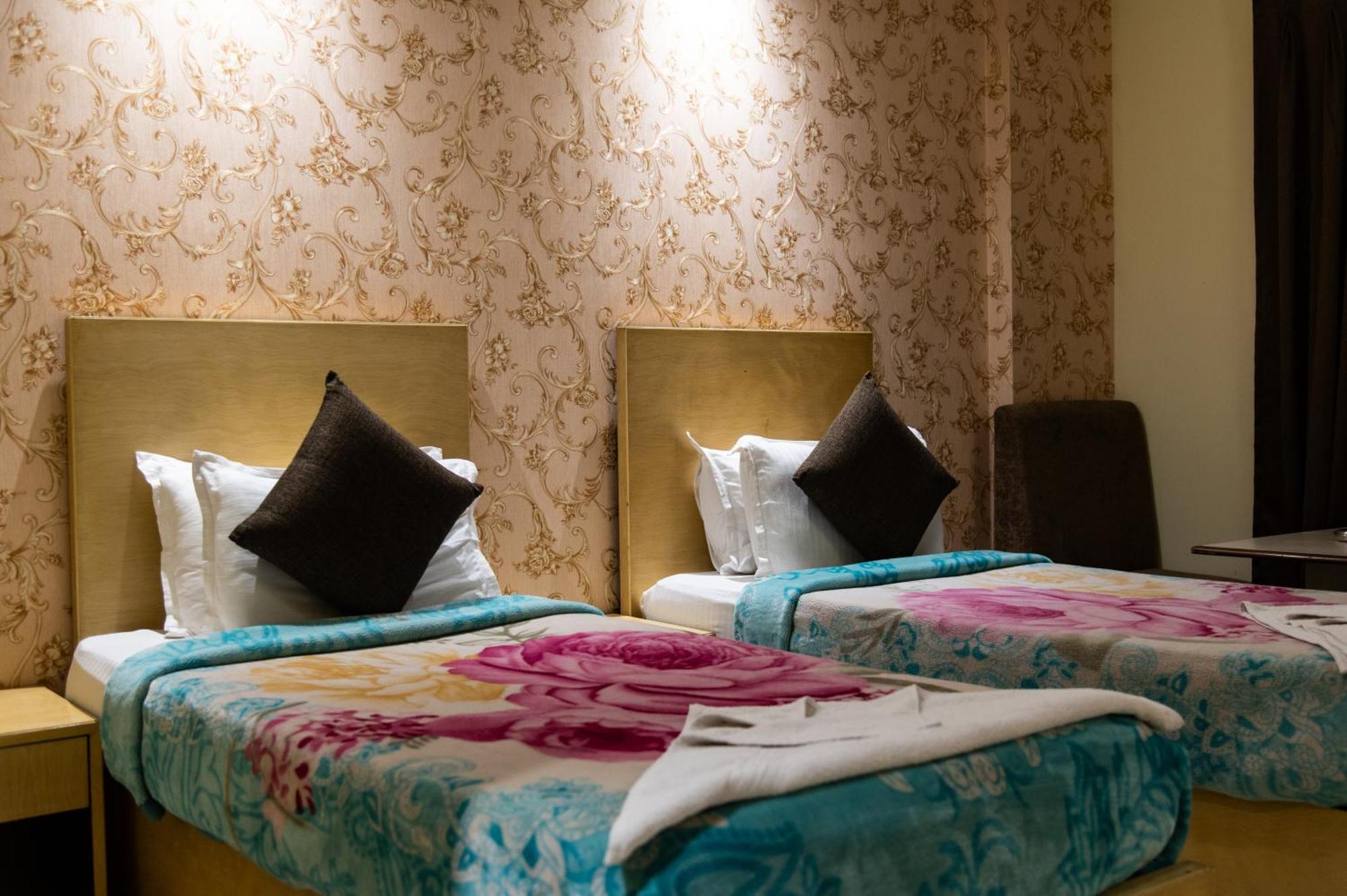Mayur Hotel New Delhi Extérieur photo