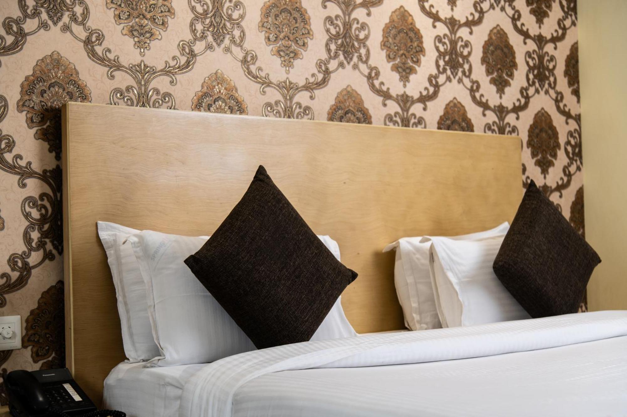 Mayur Hotel New Delhi Extérieur photo