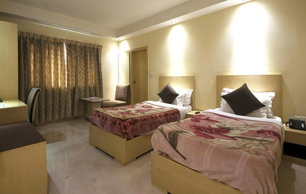 Mayur Hotel New Delhi Extérieur photo