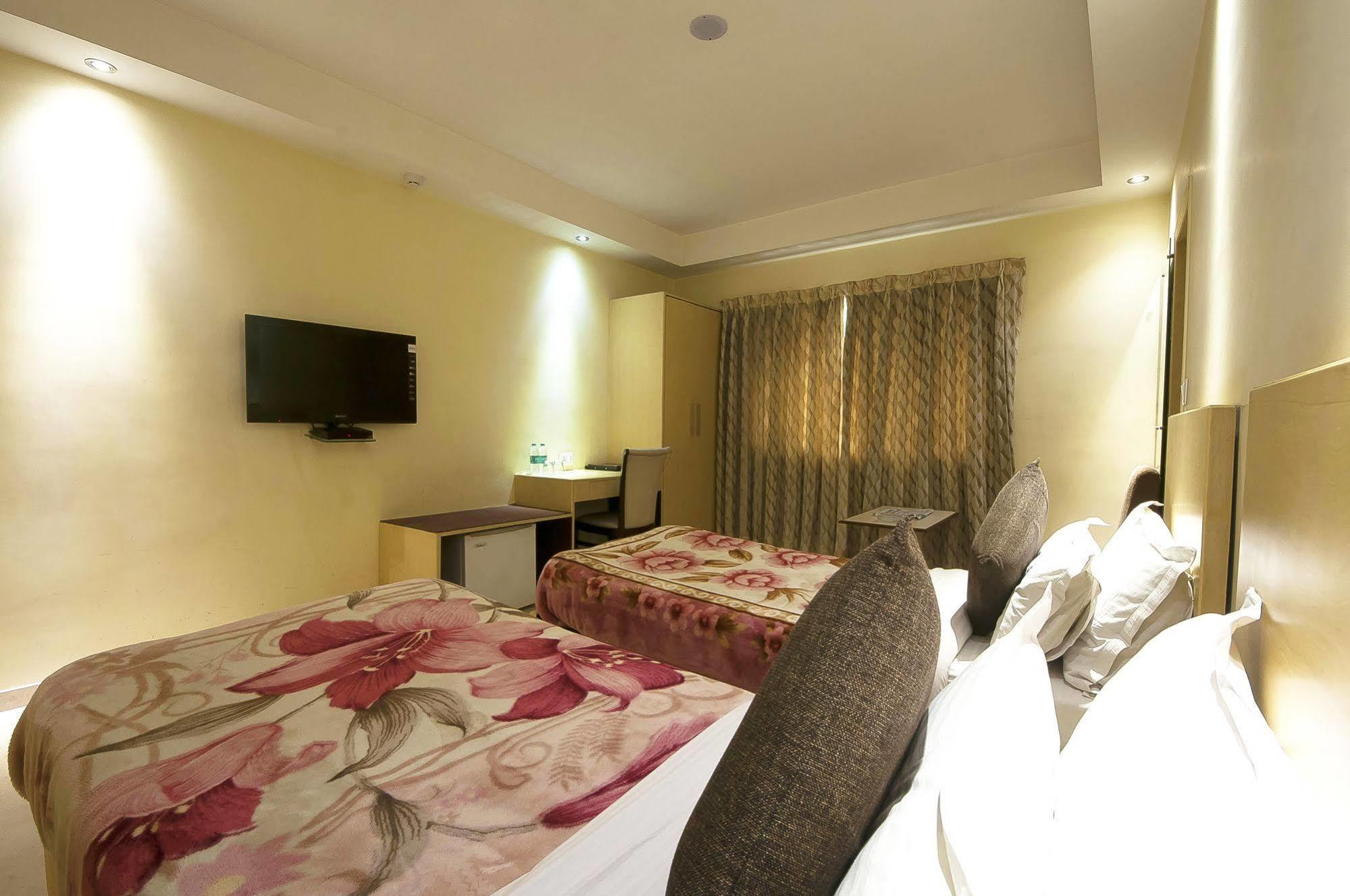 Mayur Hotel New Delhi Extérieur photo
